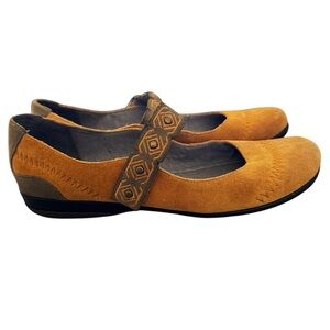 Sundance Tan Boho Mary Jane Flats Embroidered Strap Size 39 (US 8.5-9)